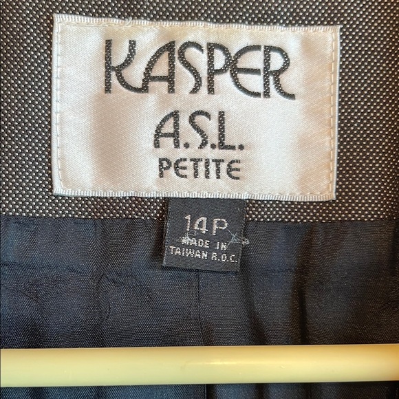 Kasper Gray Double-Breasted Blazer with Notched Lapels - Picture 2 of 16